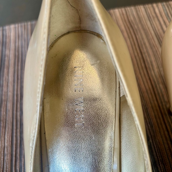 Nine West Nude Patent Leather Peep Toe Heels in Size 9.5 - Picture 6 of 8